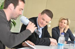 Der Moderator Christoph Grabner im Gespr&auml;ch mit Dr. Christian St&ouml;berl und Sr. Angelika Folvaczny zum Thema "Netzwerk Hospiz"