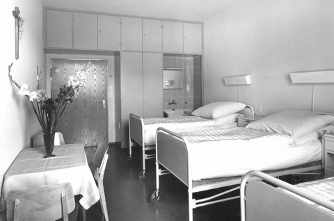 Dreibett Patientenzimmer (ca. 1962)