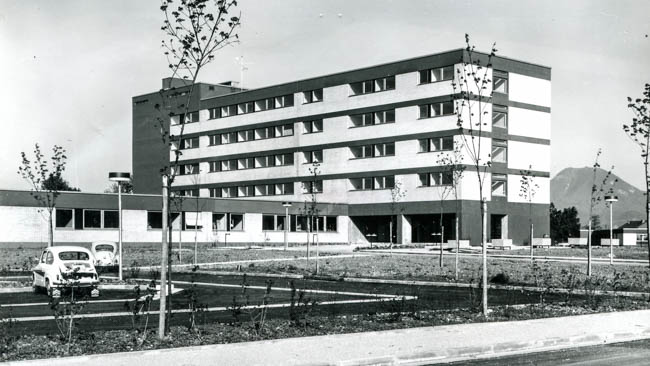 ▲	Das heutige Krankenhaus in der Vinzentiusstraße wurde am 8. Juni 1966 eröffnet.