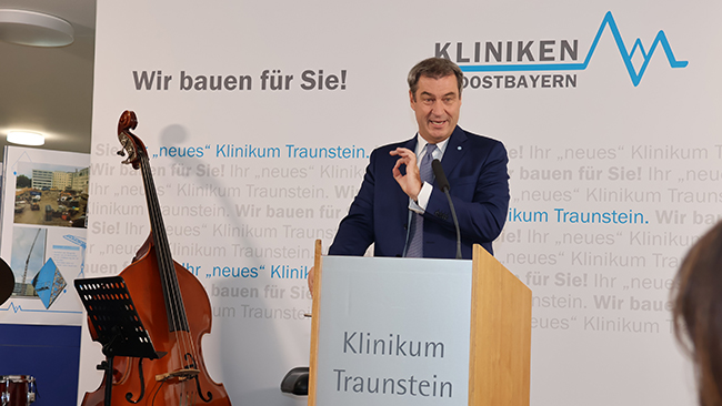 Ministerpräsident Dr. Markus Söder ließ es sich nicht nehmen, eine Rede bei der Eröffnung des neuen Gebäudes des Klinikums Traunstein zu halten. 