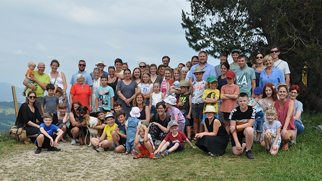 Eltern und Kinder genossen das Sommerfest der Kinderdiabetologie der Kinderklinik am Klinikum Traunstein auf der Fürmannalm in Anger in vollen Zügen