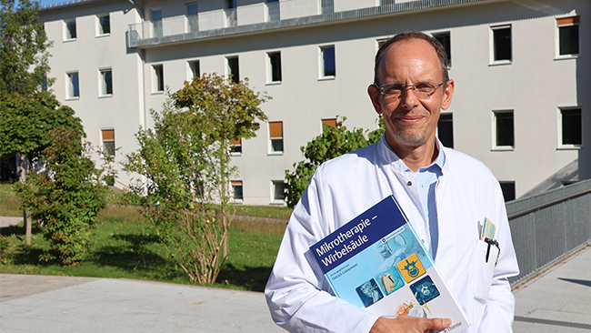 Dr. Juraj Artner, der Chefarzt des Zentrums für Haltungs- und Bewegungsapparat mit Rehabilitation und Schmerztherapie an der Fachklinik Berchtesgaden
