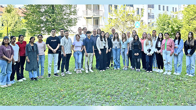 Die neuen Azubis für den Beruf der Pflegefachfrau / des Pflegefachmanns starten in die Ausbildung in Bad Reichenhall.