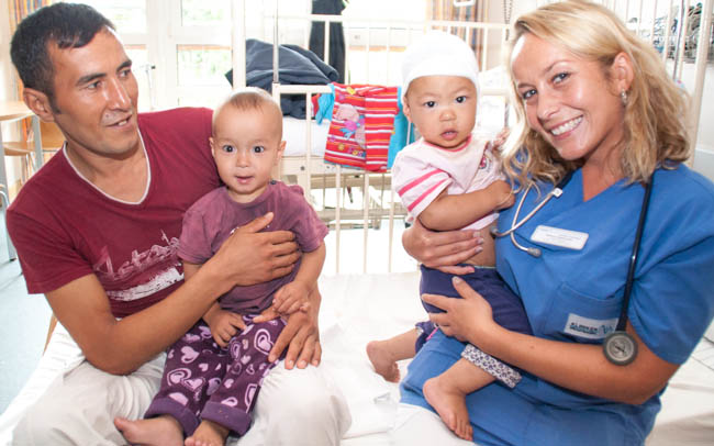 „Für medizinische Hilfe ist gesorgt, doch bei der Überwindung der Sprachbarriere wären wir für jede Hilfe dankbar“, sagt die Kinderärztin der Kinderklinik Traunstein Sabrina Seeburger.