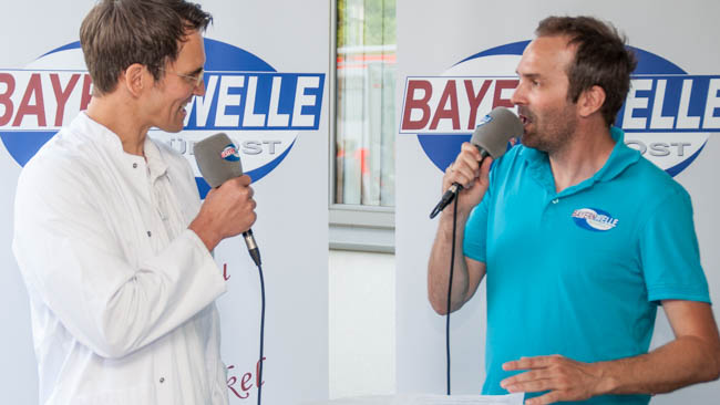 Chefarzt Dr. Clyn Schmidl beim Radiointerview der Bayernwelle Südost