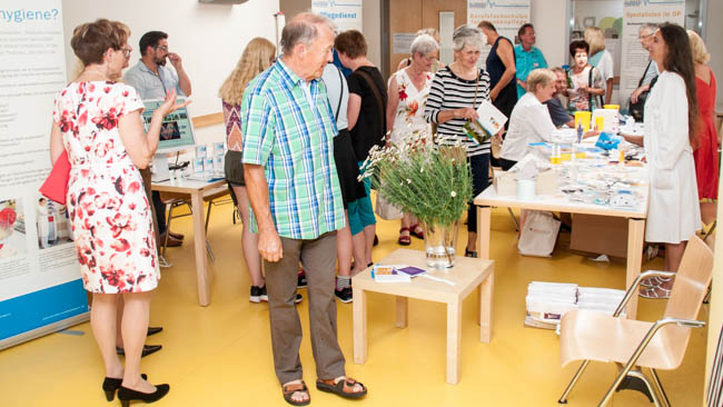 Reges Interesse auch bei den Infoständen der Krankenhaushygiene, der Berufsfachschule für Krankenpflege, der Diabetesberatung, des Wundteams sowie bei der Blutdruck- u. Blutzuckermessung