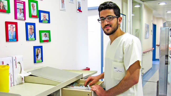 „Das Gute an dieser Arbeit ist, dass man anderen hilft“, erklärt der 19-Jährige Syrer Yousef Afandi
