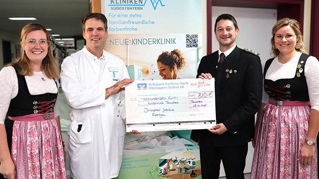 v.l. Elisabeth Hinterreither, Stv. Gaudamenleitung; Prof. Dr. Gerhard Wolf, Chefarzt Kinder- und Jugendmedizin; Alexandra Günther, Gaudamenleitung und Hannes Baumann, 1. Gauschützenmeister. 