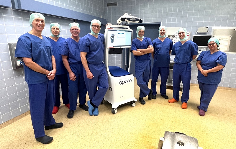 KSOB-Vorstandsvorsitzender Dr. Uwe Gretscher, Medizinischer Direktor Dr. Stefan Paech, �rztlicher Direktor Dr. Joachim Deuble, PD Dr. Heinrich M.L. M�hlhofer, Dr. Christoph Thussbas, Dr. Matthias Blaschke, Dr. Peter Markl und KSOB-Klinikleiterin Petra Kalina